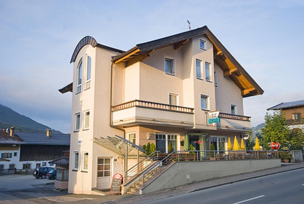 Apartmenthaus Brixen & Haus Central Бріксен-ім-Тале Екстер'єр фото